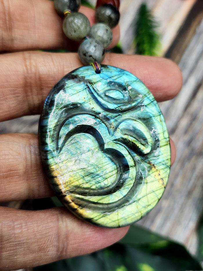 7-Chakra Bead Mala Necklace with Labradorite Om Symbol Pendant - Unleash the Energy of the Chakras