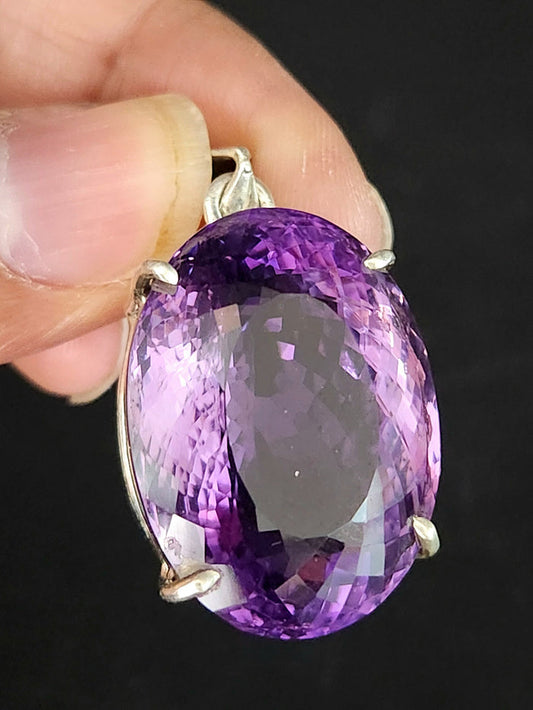 Amethyst Faceted Oval Pendant: Captivating Elegance in 925 Silver
