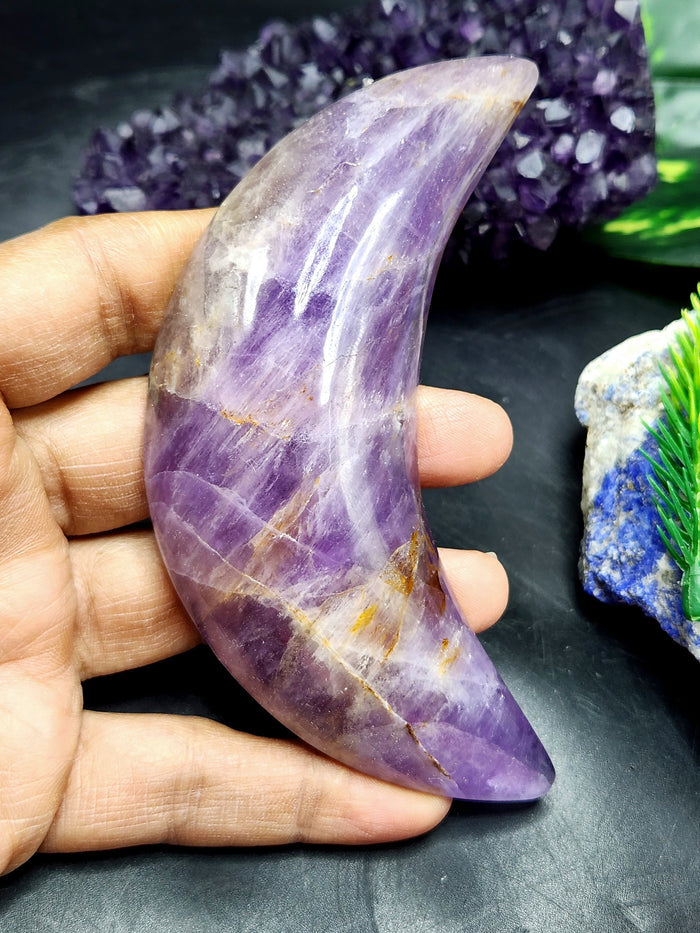 Amethyst natural stone hand carving of crescent moon - crystal/reiki/chakra/healing - 4 inches and 122 gms weight - Shwasam