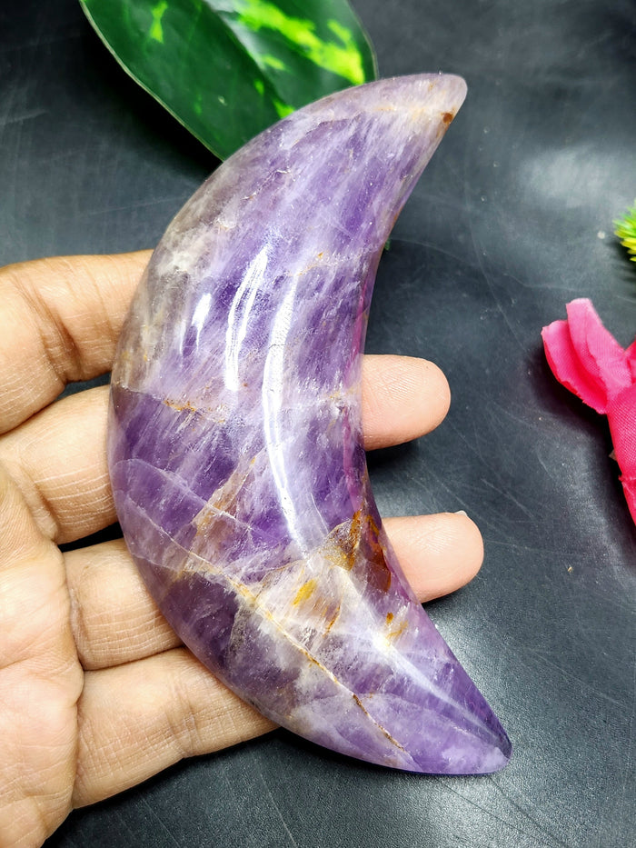 Amethyst natural stone hand carving of crescent moon - crystal/reiki/chakra/healing - 4 inches and 122 gms weight - Shwasam