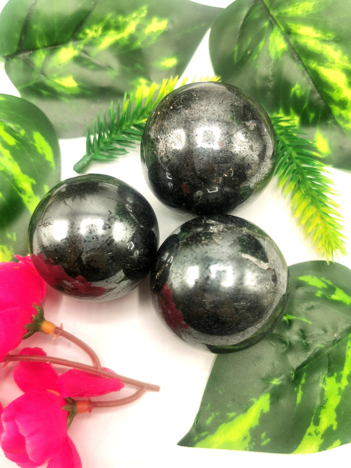 Awesome natural hematite sphere/ball - handmade carvings - energy/chakra/reiki - 1.6 inch (4 cms) dia and 160 gms (0.35 lb) - Shwasam