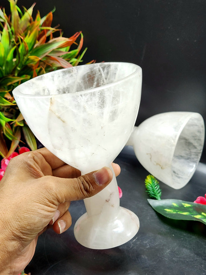 Beautiful gemstone martini glass in white quartz stone - ONLY 1 PIECE - Shwasam