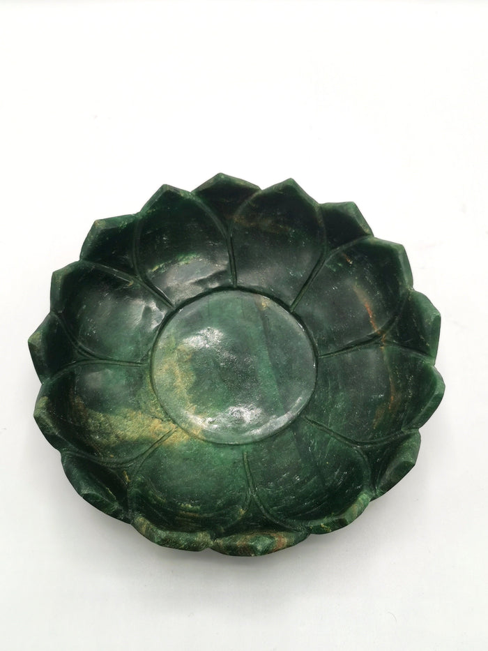 Beautiful green aventurine hand carved lotus bowls - 7 inches diameter and 610 gms (1.34 lb) - ONE BOWL ONLY - Shwasam