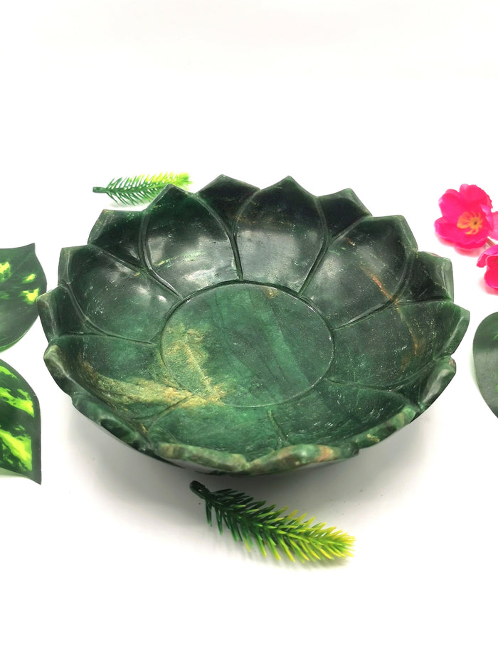 Beautiful green aventurine hand carved lotus bowls - 7 inches diameter and 610 gms (1.34 lb) - ONE BOWL ONLY - Shwasam