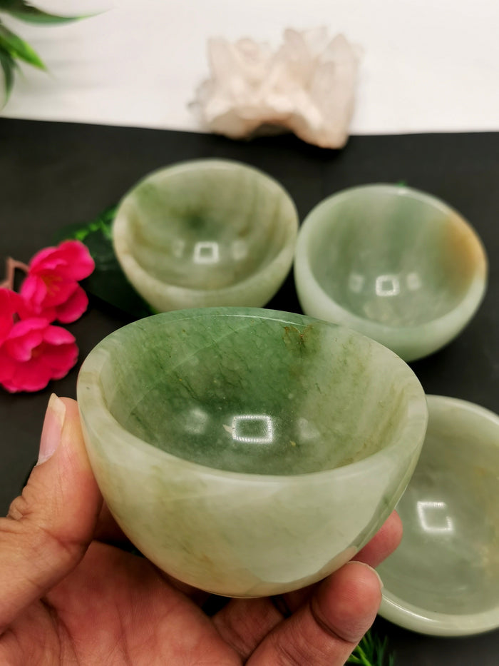 Beautiful light green aventurine hand carved round bowls - 3 inches diameter and 160 gms (0.35 lb) - ONE BOWL ONLY - Shwasam