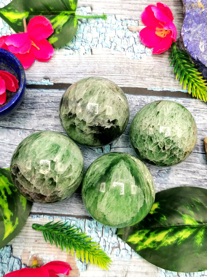 Green fluorite stone spheres - Energy/Reiki/Crystal - 2 inches (5 cms) diameter and 190 gms (0.42 lb) - ONE PIECE ONLY - Shwasam