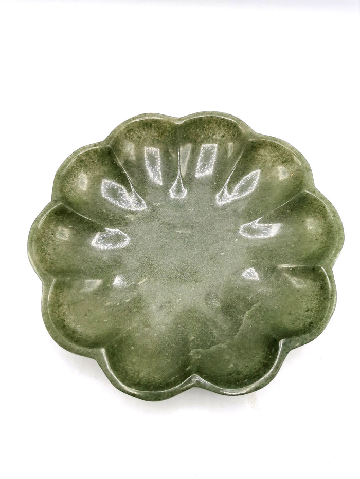 Green quartz designer hand carved plates - 7 inches and 430 gms (0.95 lb) - ONE PLATE ONLY lol