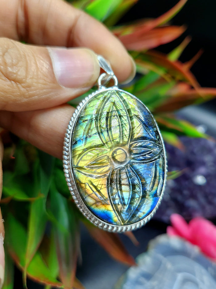 Labradorite Floral Carving Oval Pendant - An Artistic Symphony of Gemstone Elegance