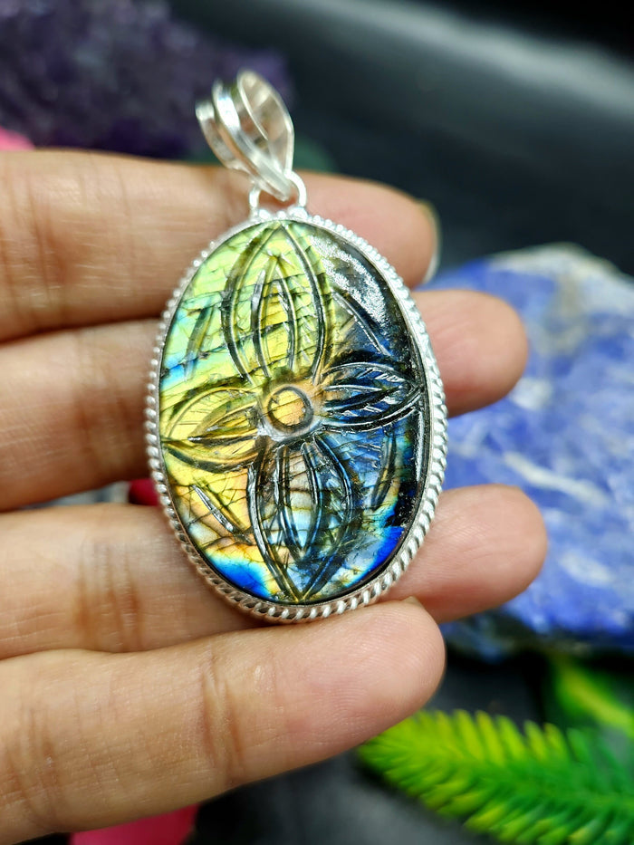 Labradorite Floral Carving Oval Pendant - An Artistic Symphony of Gemstone Elegance