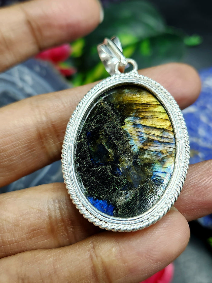 Labradorite Floral Carving Oval Pendant - An Artistic Symphony of Gemstone Elegance