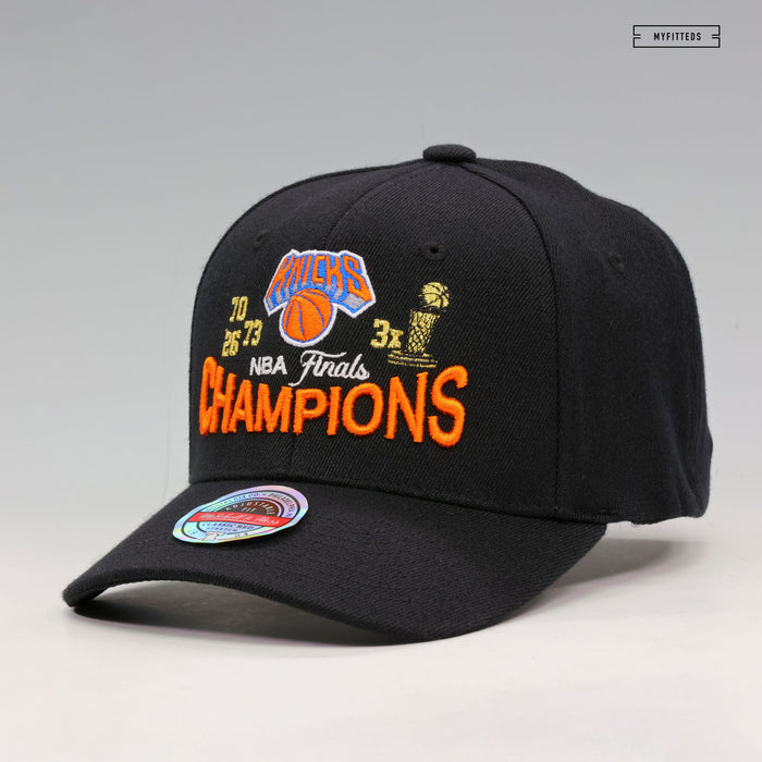 NEW YORK KNICKS 3X NBA CHAMPIONS MITCHELL & NESS CLASSIC RED STRETCH SNAPBACK HAT