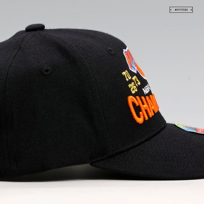 NEW YORK KNICKS 3X NBA CHAMPIONS MITCHELL & NESS CLASSIC RED STRETCH SNAPBACK HAT