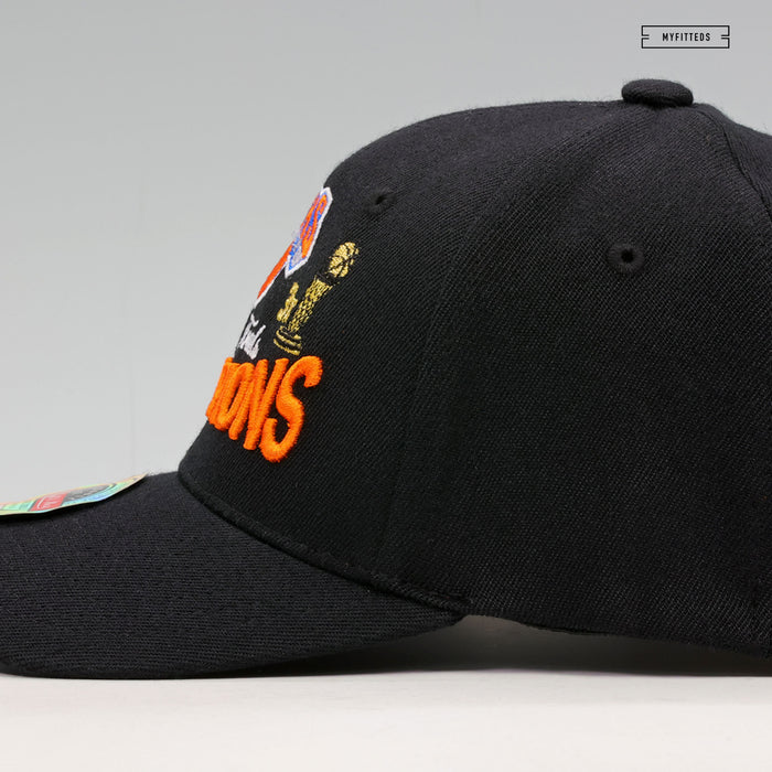 NEW YORK KNICKS 3X NBA CHAMPIONS MITCHELL & NESS CLASSIC RED STRETCH SNAPBACK HAT
