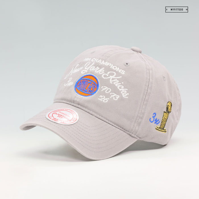NEW YORK KNICKS 3X NBA FINALS CHAMPIONS SCRIPT LOW PRO GREY MITCHELL & NESS STRAPBACK HAT