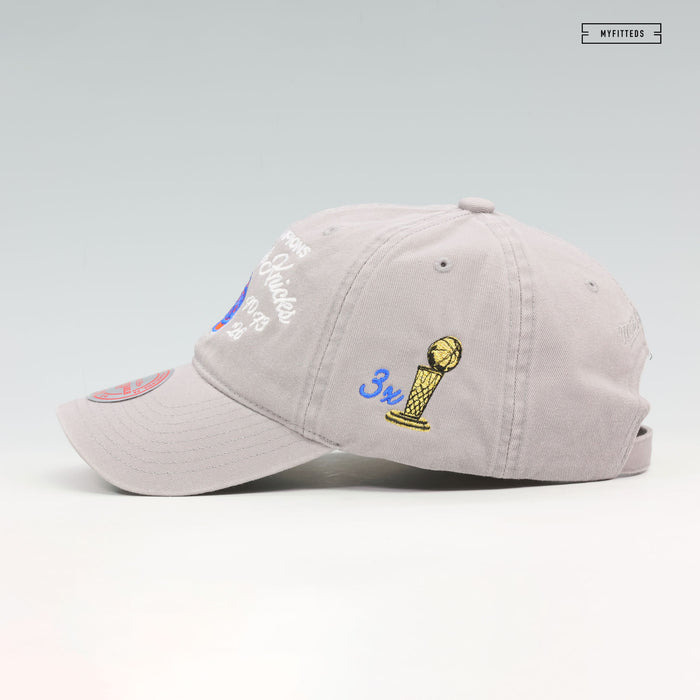 NEW YORK KNICKS 3X NBA FINALS CHAMPIONS SCRIPT LOW PRO GREY MITCHELL & NESS STRAPBACK HAT