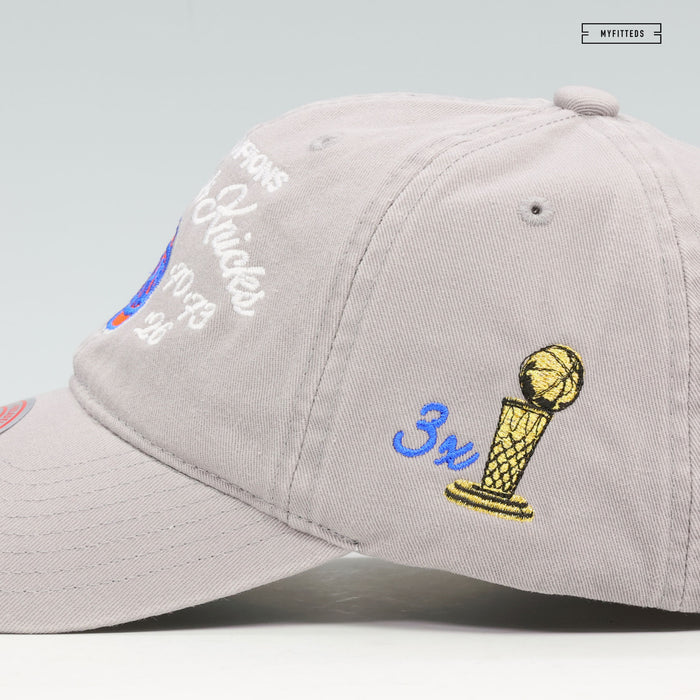NEW YORK KNICKS 3X NBA FINALS CHAMPIONS SCRIPT LOW PRO GREY MITCHELL & NESS STRAPBACK HAT