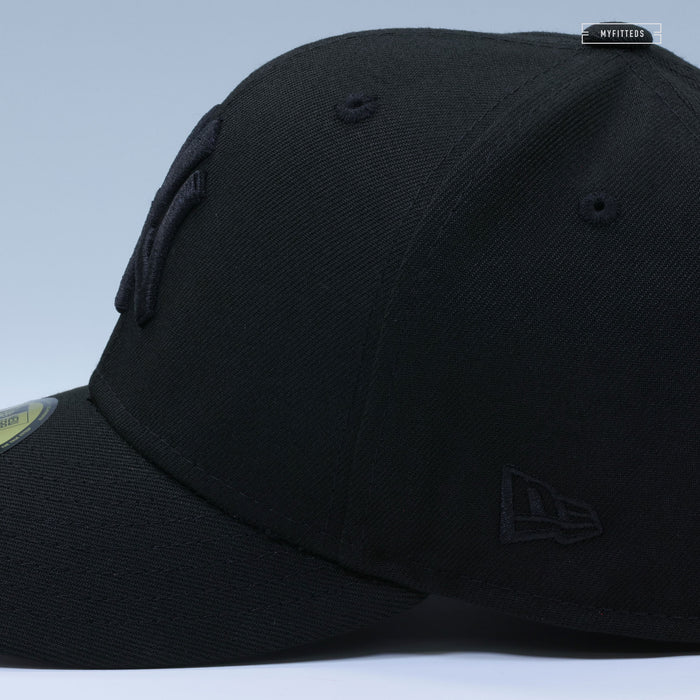 NEW YORK YANKEES CC SABATHIA 52 IN 25 COOPERSTOWN 2025 HOF TRIPLE BLACK NEW ERA FITTED CAP