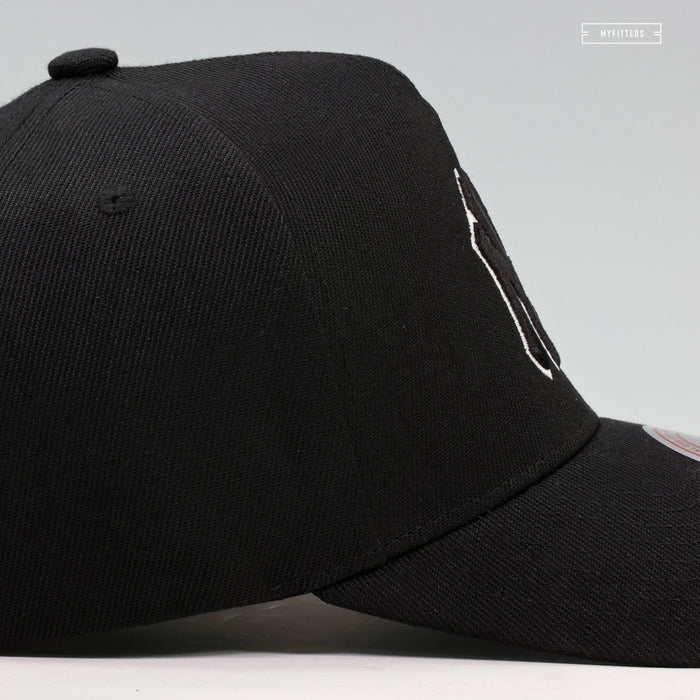 NEW YORK YANKEES MLB PRO-PINCH FIT STRUCTURED MITCHELL & NESS SNAPBACK HAT