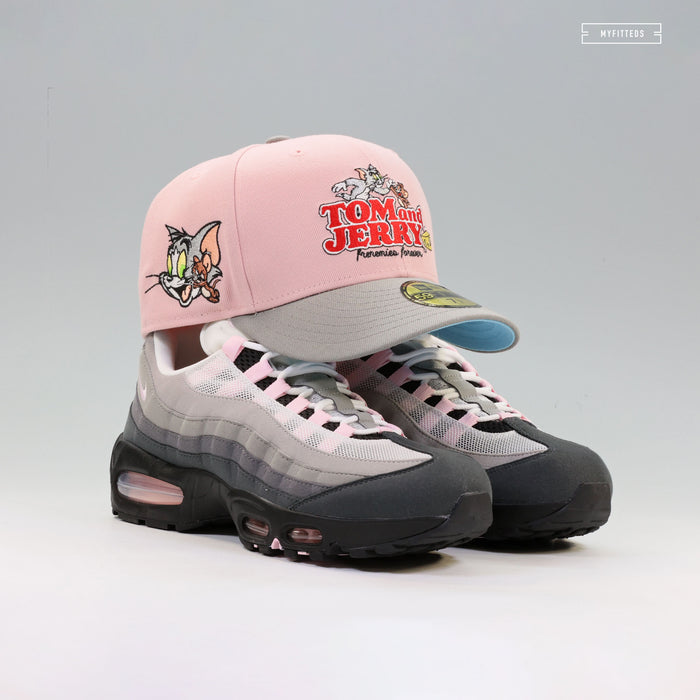 TOM AND JERRY™ 85TH ANNIVERSARY FRENEMIES FOREVER PALE PINK NEW ERA FITTED CAP
