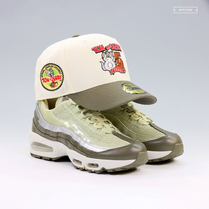 TOM AND JERRY™ 85TH ANNIVERSARY OFFICIAL LICENSED PRODUCT OFF WHITE NEW ERA CAP