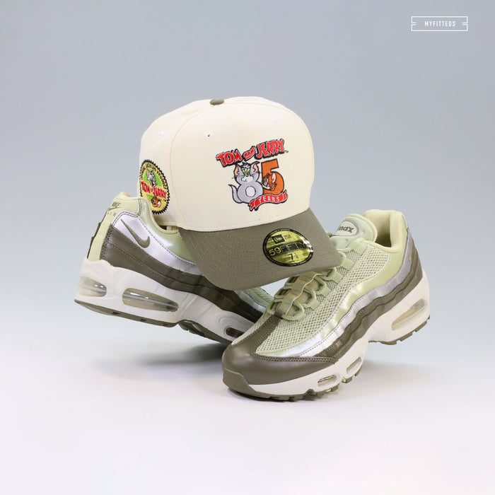 TOM AND JERRY™ 85TH ANNIVERSARY OFFICIAL LICENSED PRODUCT OFF WHITE NEW ERA CAP