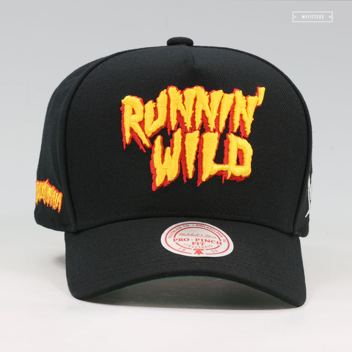 WWE HULKAMANIA RUNNIN' WILD PRO PINCH STRUCTURED MITCHELL & NESS SNAPBACK HAT